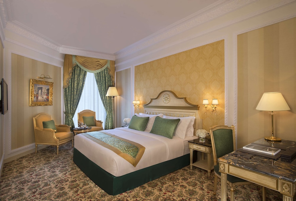 Royal Rose Abu Dhabi, a Curio Collection by Hilton Affiliated Hotel 6