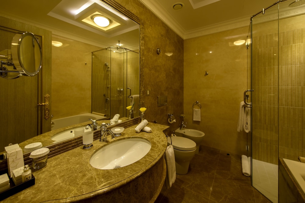 Royal Rose Abu Dhabi, a Curio Collection by Hilton Affiliated Hotel 21
