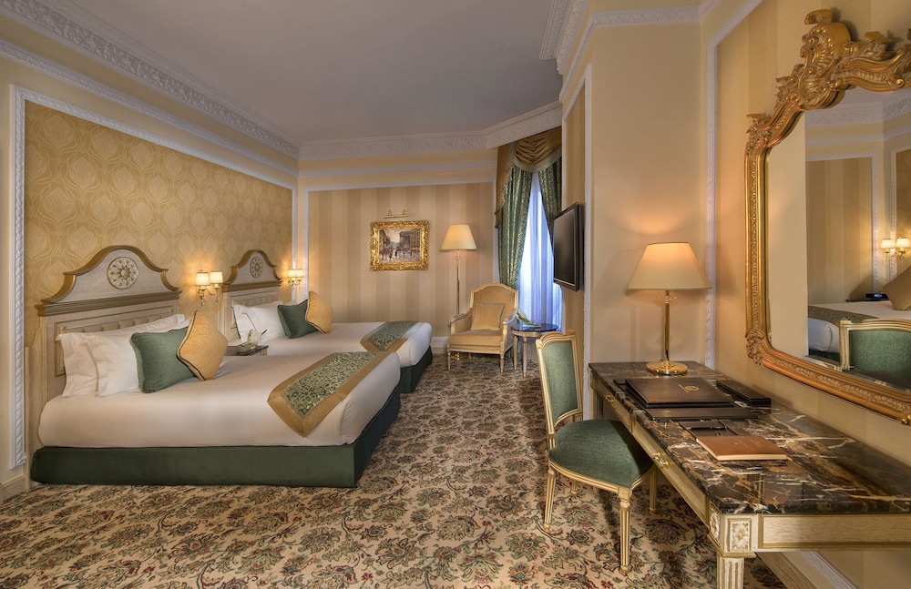 Royal Rose Abu Dhabi, a Curio Collection by Hilton Affiliated Hotel 12