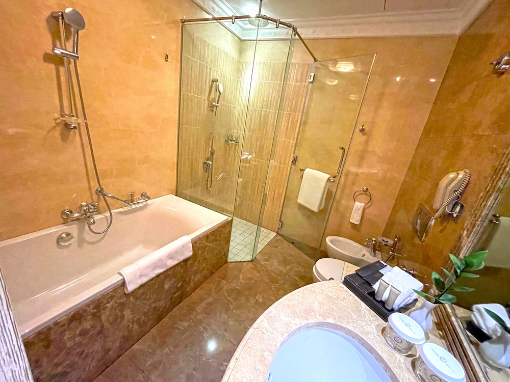 Royal Rose Abu Dhabi, a Curio Collection by Hilton Affiliated Hotel 23
