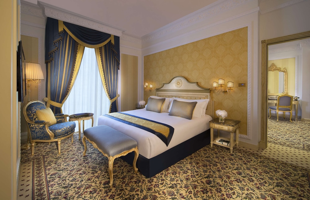 Royal Rose Abu Dhabi, a Curio Collection by Hilton Affiliated Hotel 10