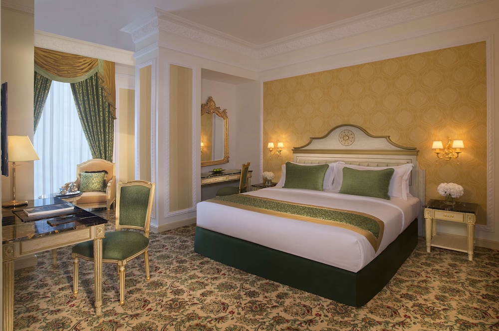 Royal Rose Abu Dhabi, a Curio Collection by Hilton Affiliated Hotel 8