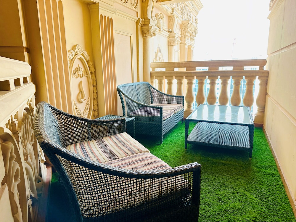 Royal Rose Abu Dhabi, a Curio Collection by Hilton Affiliated Hotel 20
