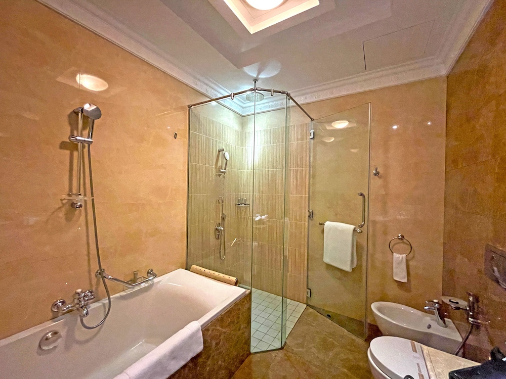 Royal Rose Abu Dhabi, a Curio Collection by Hilton Affiliated Hotel 24