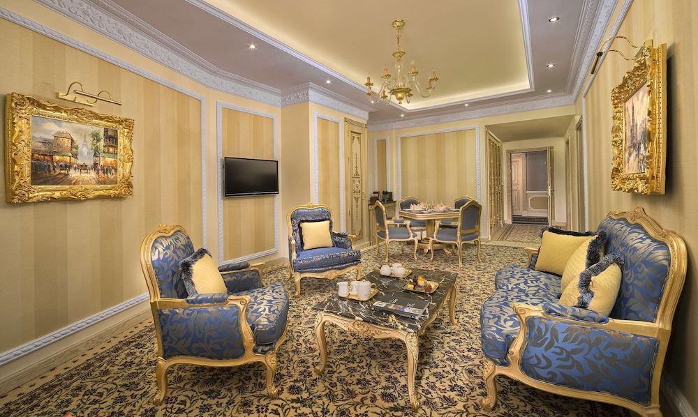 Royal Rose Abu Dhabi, a Curio Collection by Hilton Affiliated Hotel 18
