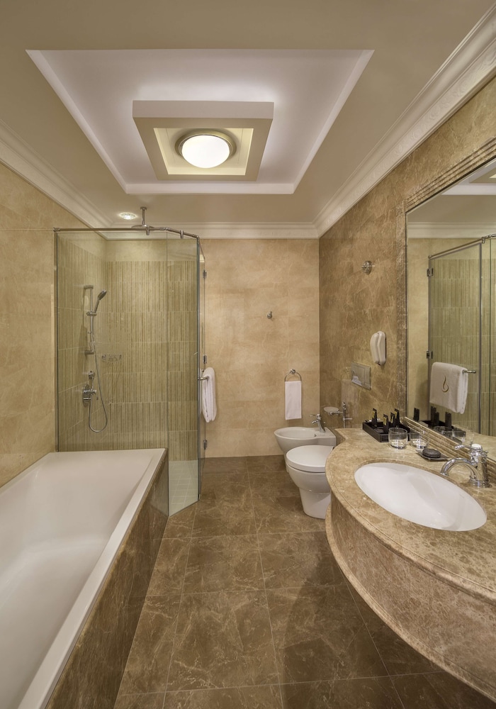 Royal Rose Abu Dhabi, a Curio Collection by Hilton Affiliated Hotel 22