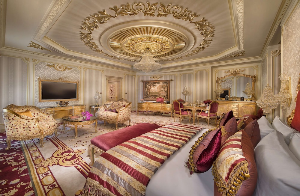 Royal Rose Abu Dhabi, a Curio Collection by Hilton Affiliated Hotel 13