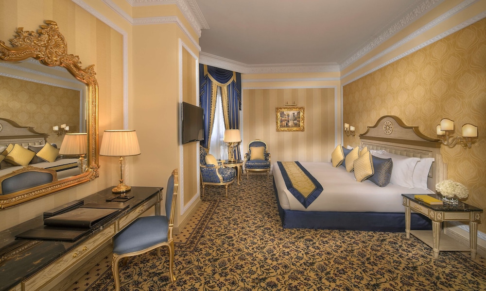 Royal Rose Abu Dhabi, a Curio Collection by Hilton Affiliated Hotel 11