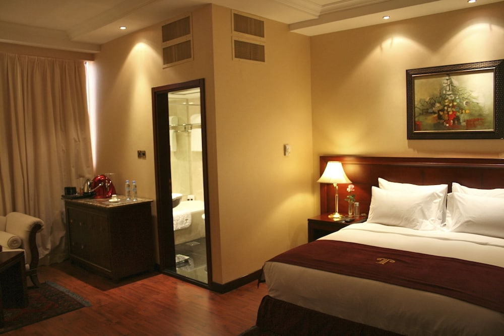Trianon Royal Hotel 10