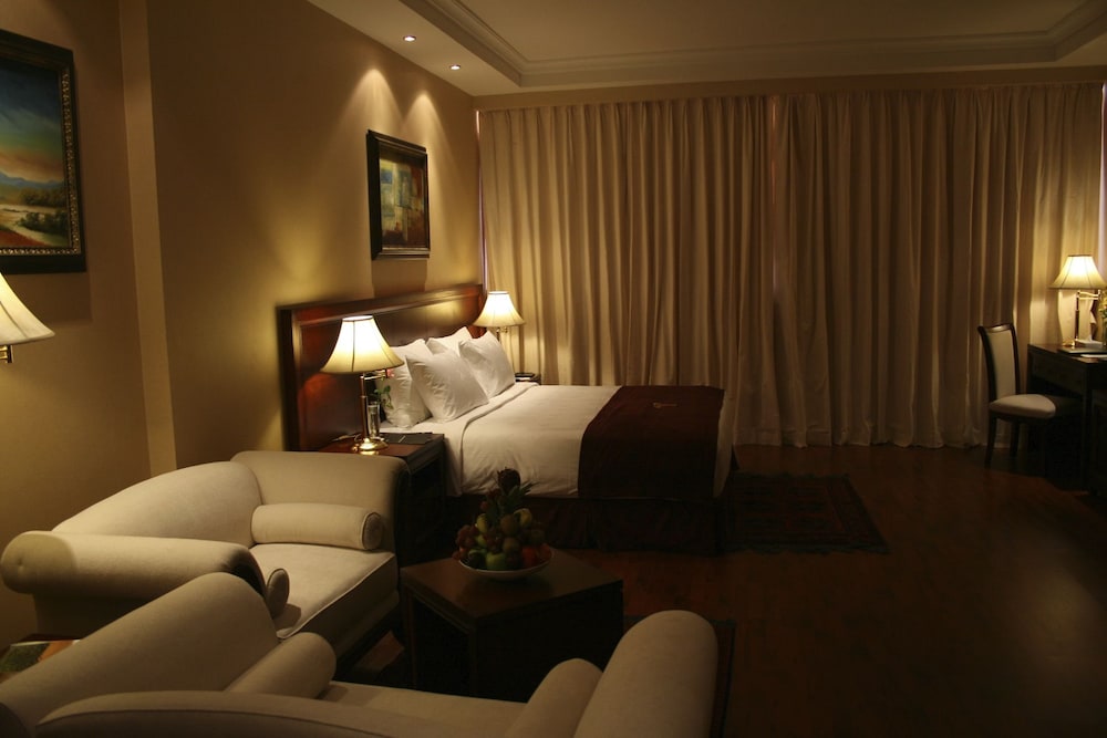 Trianon Royal Hotel 23