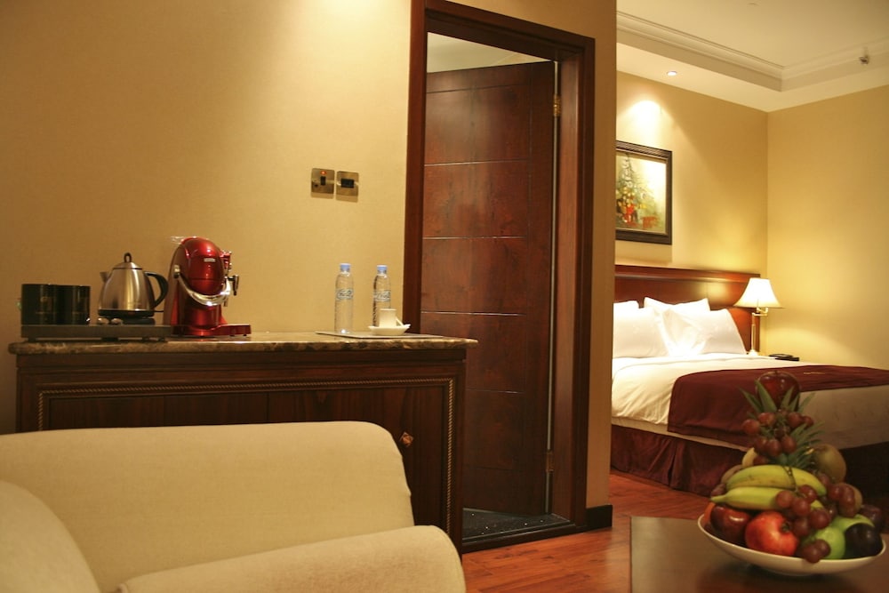 Trianon Royal Hotel 11