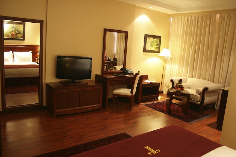 Trianon Royal Hotel 8