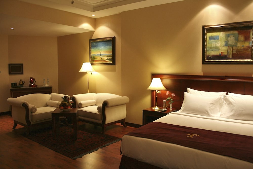 Trianon Royal Hotel 13