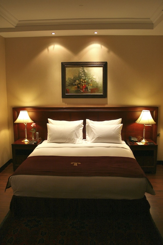 Trianon Royal Hotel 9