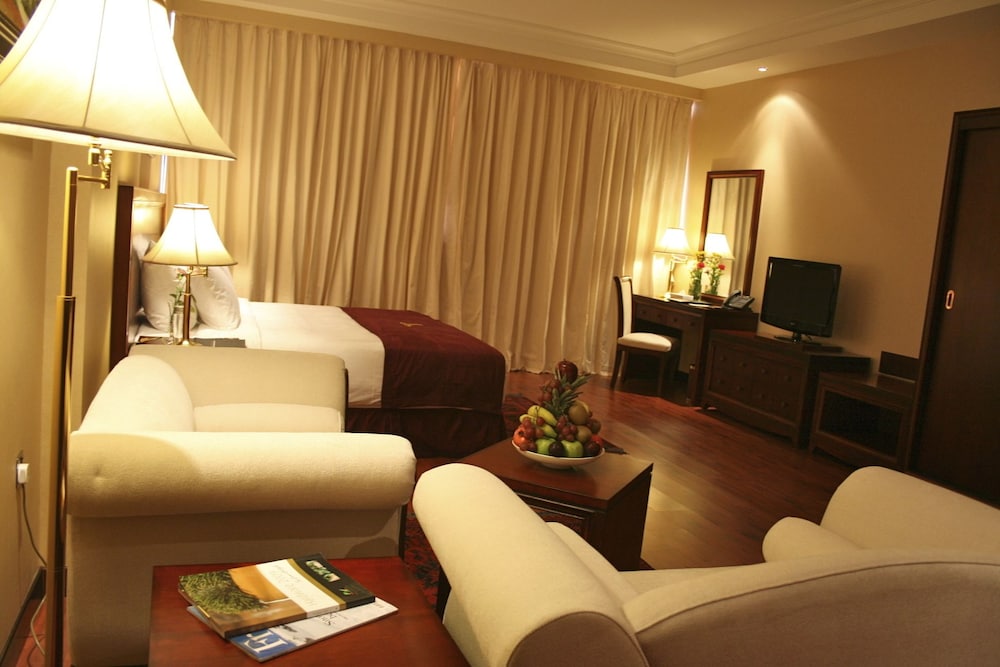 Trianon Royal Hotel 19