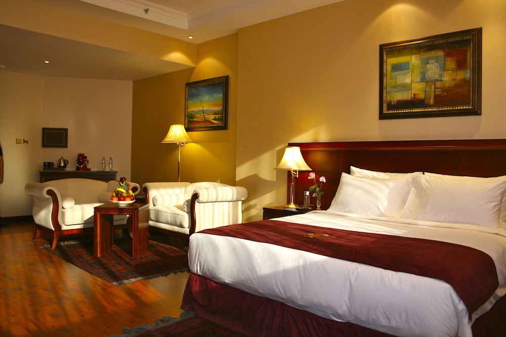 Trianon Royal Hotel 1
