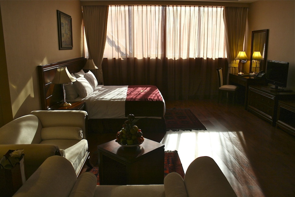 Trianon Royal Hotel 17