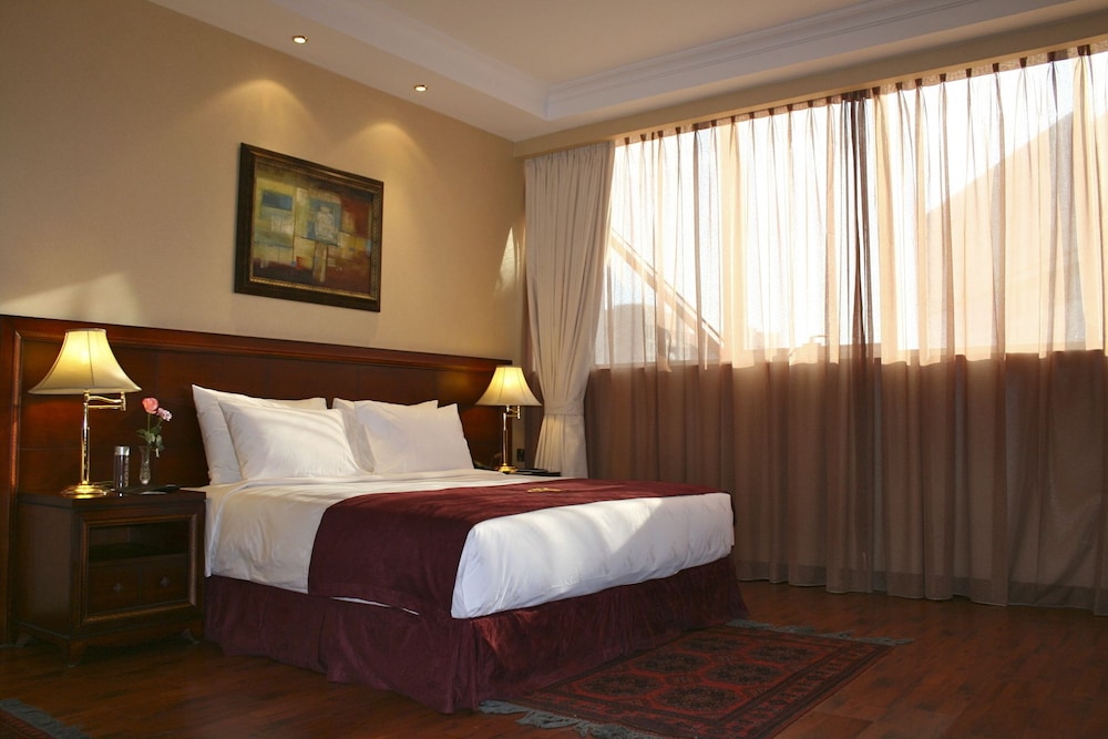 Trianon Royal Hotel 21