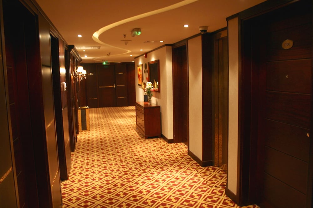 Trianon Royal Hotel 3