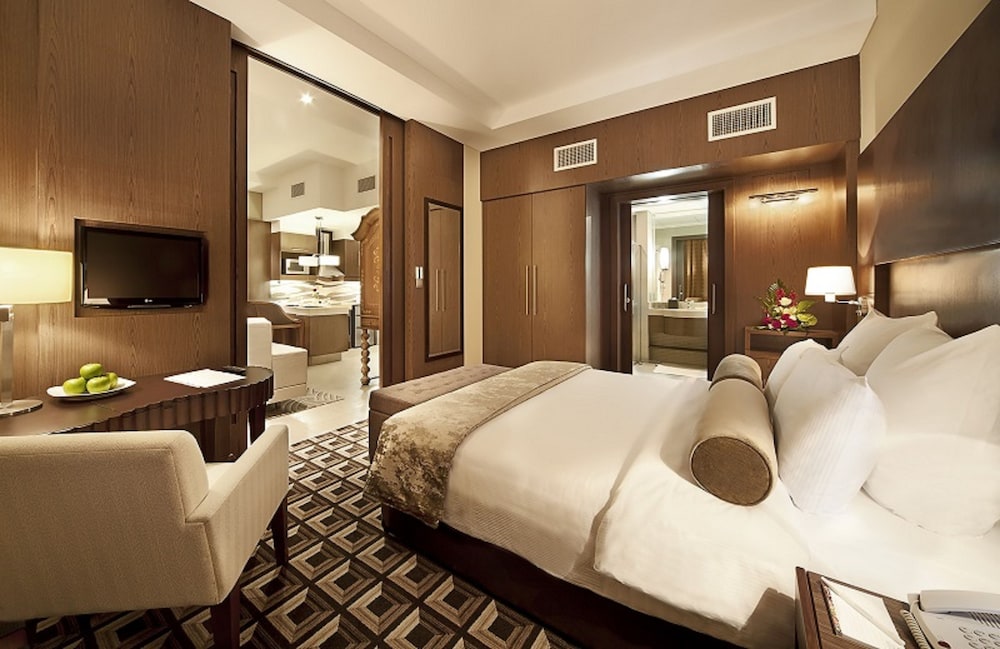 Oaks Liwa Executive Suites 3