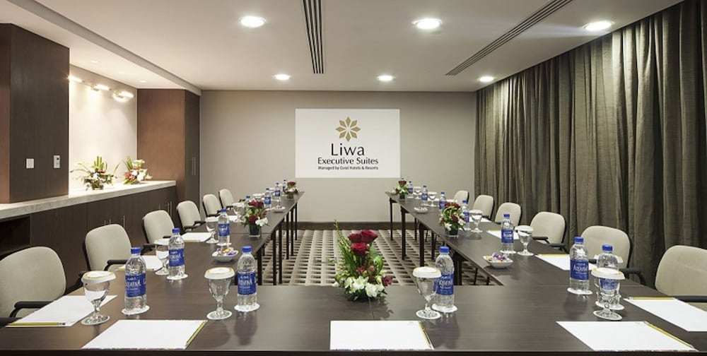 Oaks Liwa Executive Suites 13
