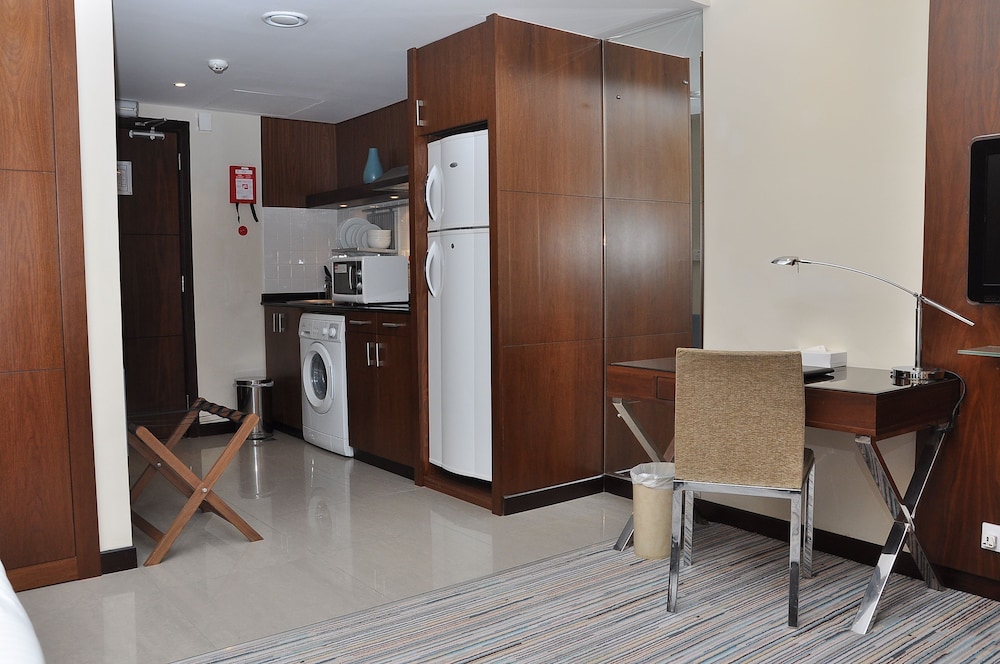 Phoenix Plaza Hotel Apartments 7