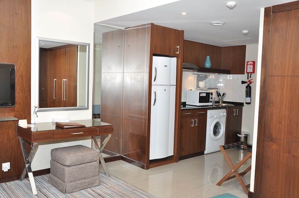 Phoenix Plaza Hotel Apartments 6