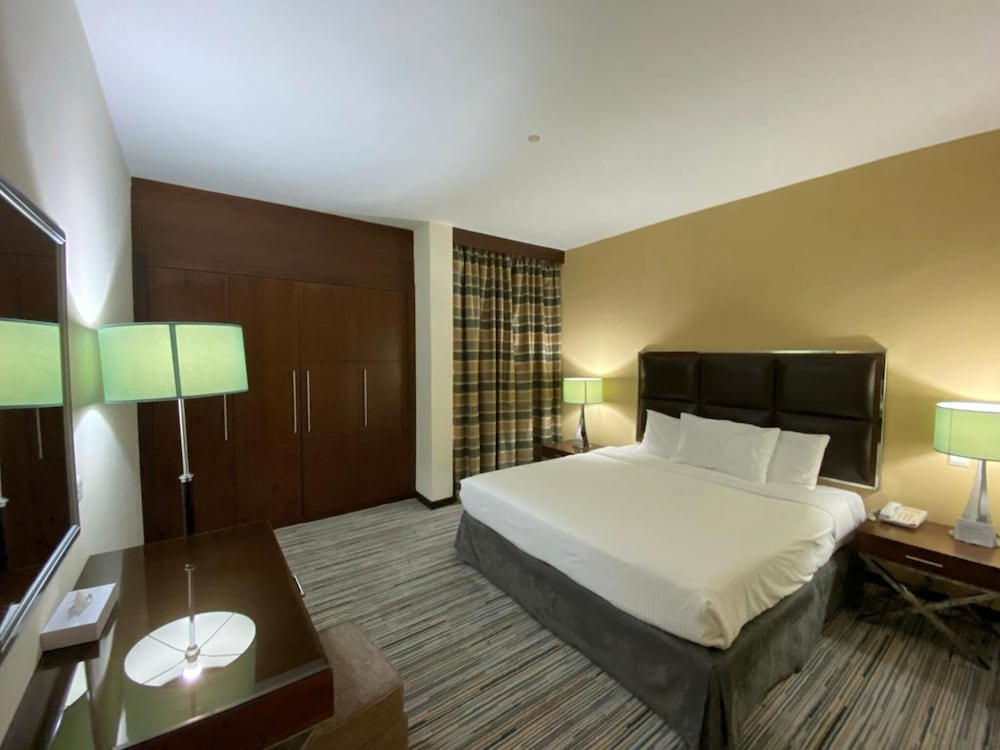 Phoenix Plaza Hotel Apartments 16