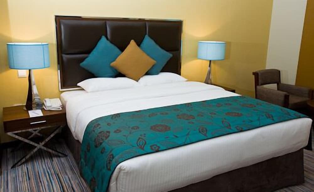 Phoenix Plaza Hotel Apartments 10