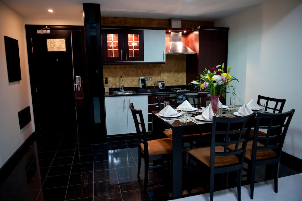 The Royal Grand Suite Hotel 16
