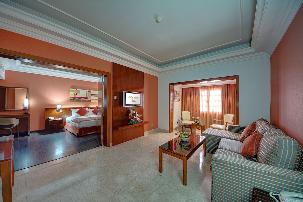 Ascot Hotel 24