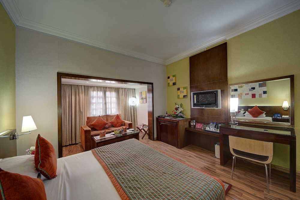 Ascot Hotel 18