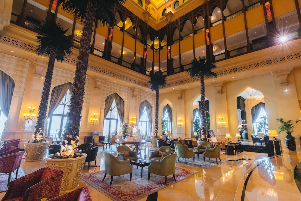 Shangri-La Hotel Qaryat Al Beri 6