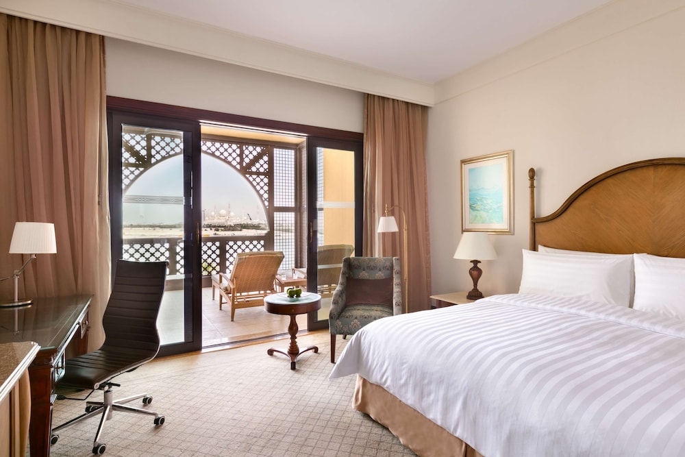 Shangri-La Hotel Qaryat Al Beri 16