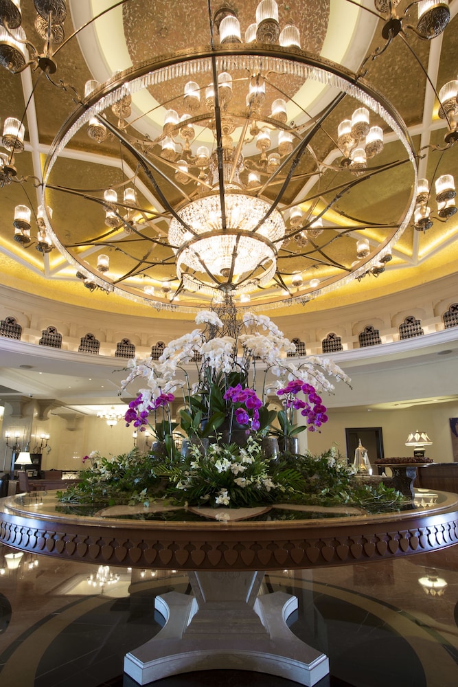 Shangri-La Hotel Qaryat Al Beri 2