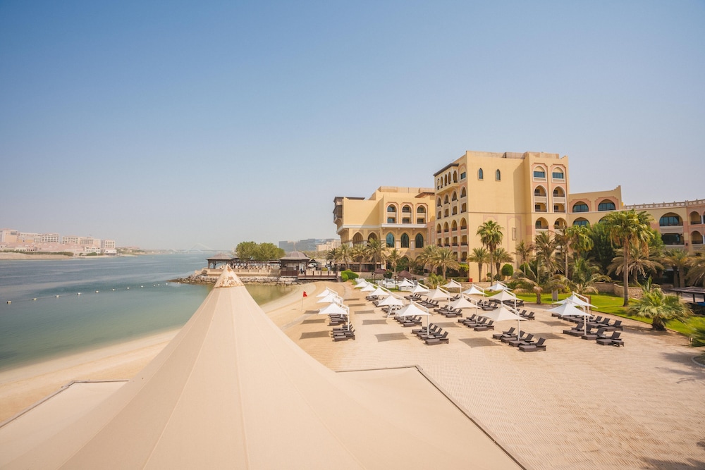 Shangri-La Hotel Qaryat Al Beri 1