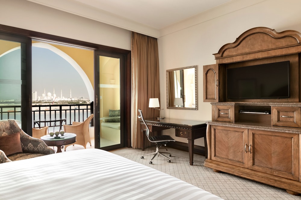 Shangri-La Hotel Qaryat Al Beri 10