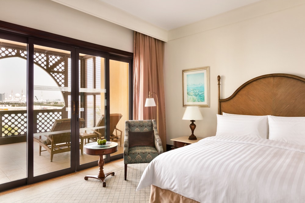 Shangri-La Hotel Qaryat Al Beri 12