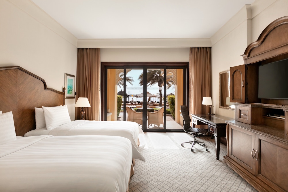 Shangri-La Hotel Qaryat Al Beri 14