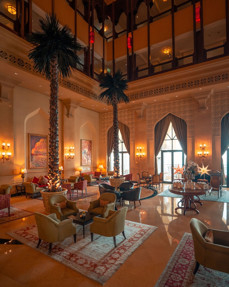 Shangri-La Hotel Qaryat Al Beri 8
