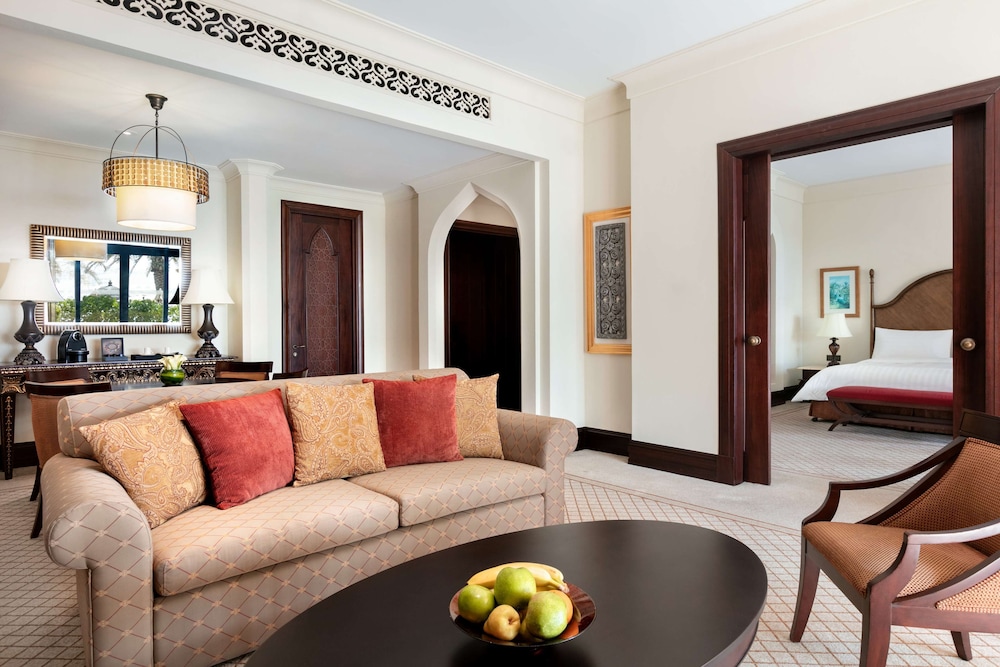 Shangri-La Hotel Qaryat Al Beri 23