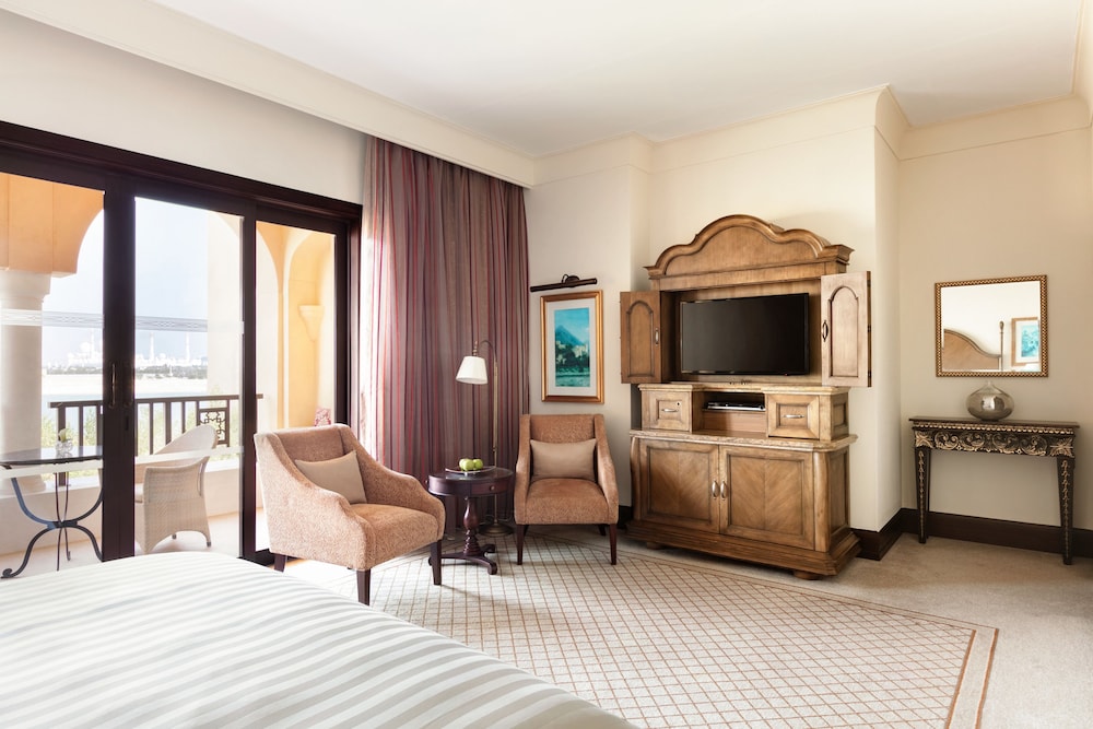 Shangri-La Hotel Qaryat Al Beri 11