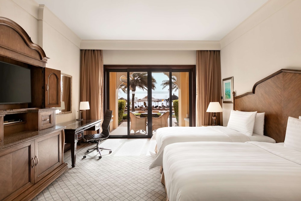 Shangri-La Hotel Qaryat Al Beri 21