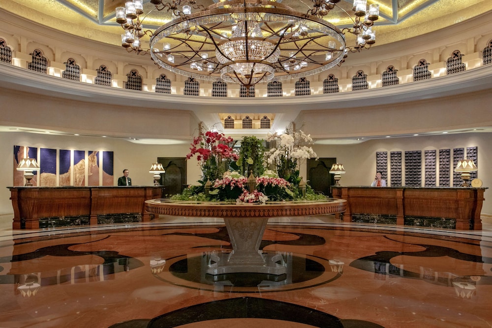Shangri-La Hotel Qaryat Al Beri 4