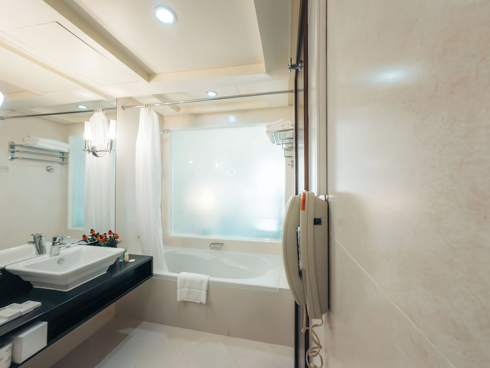 Kingsgate Hotel Abu Dhabi by Millennium 15