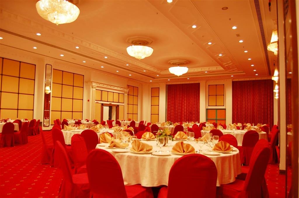 Ramada by Wyndham Abu Dhabi Al Sharia 20