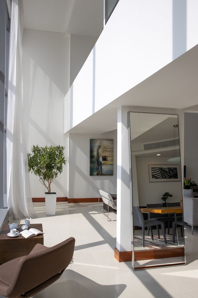 Jumeirah Living World Trade Centre Residences 14