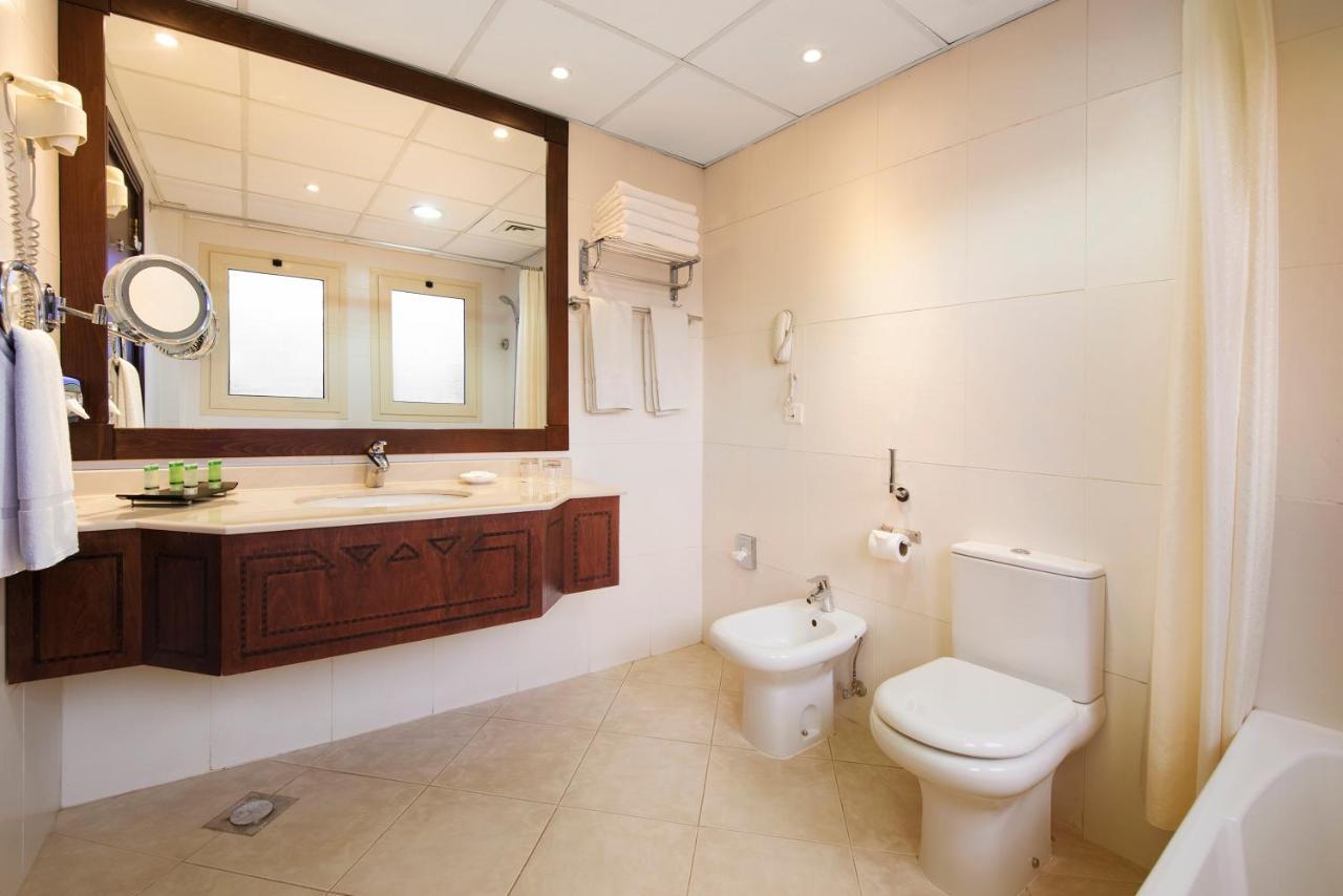 Al Hamra Village Hotel 7