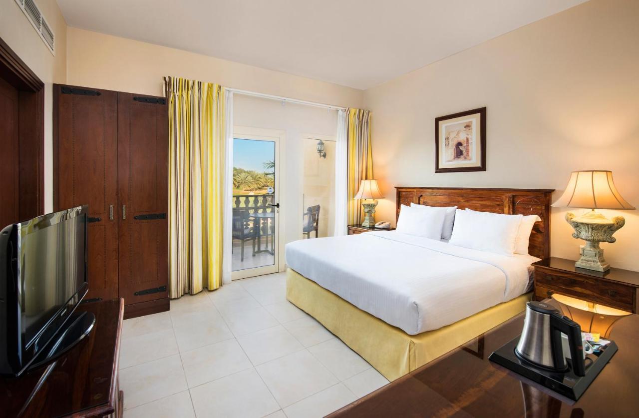 Al Hamra Village Hotel 8