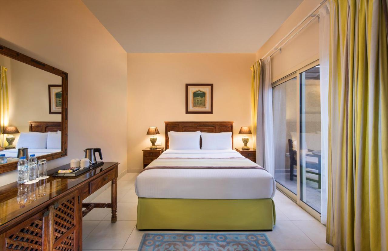 Al Hamra Village Hotel 16